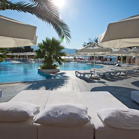 サルマキス リゾート＆スパ