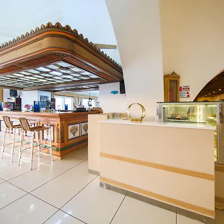 Salmakis & Θέρετρο